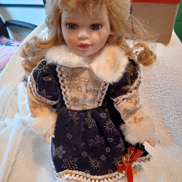 SET of 3 Porcelain Dolls Mann Doll Collection Guild Curly Hair - Picture 7 of 10